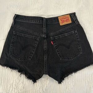 Black Levi 501 Jean Shorts, size 8, PERFECT condition!! comfy, closet staple 🍑